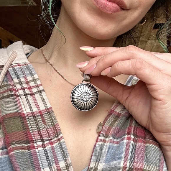 Vintage Sterling Silver Tribal Sun / Flower Pendant - Picture 5 of 5